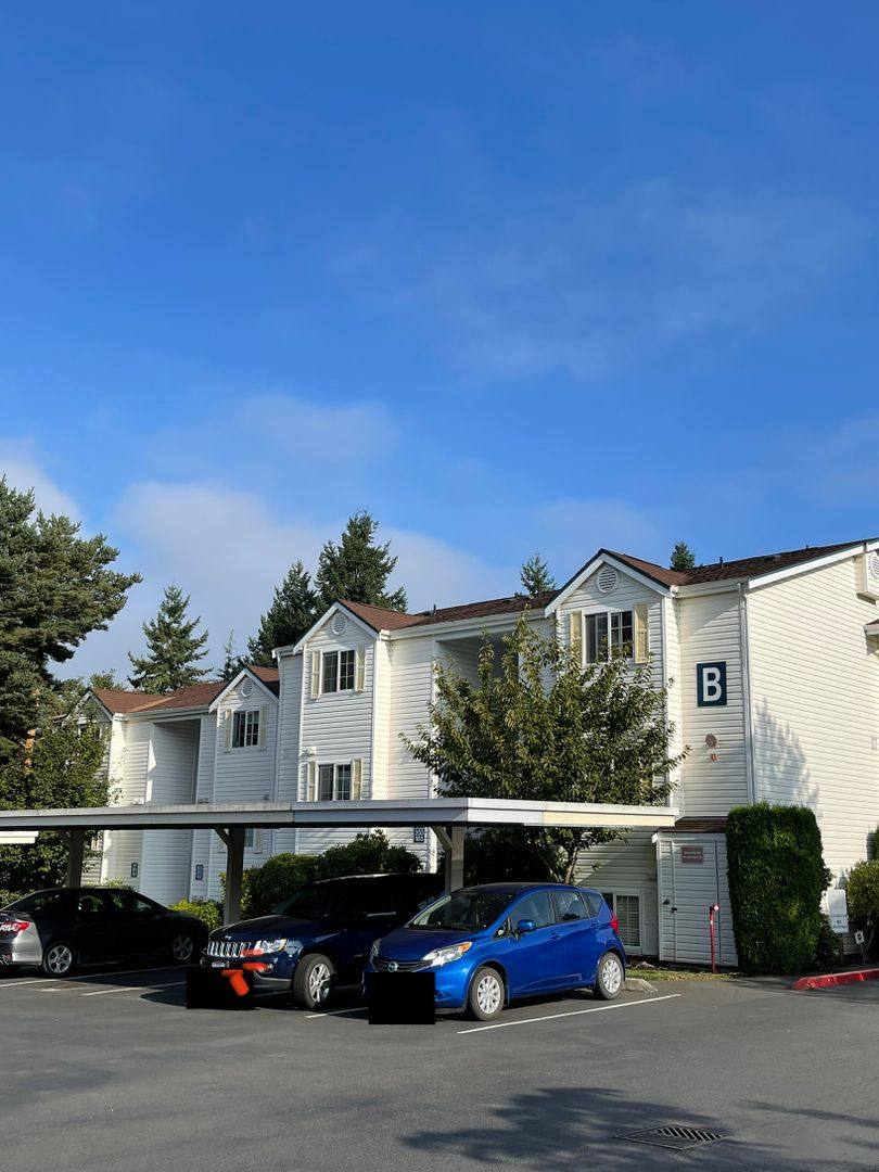 Condo for rent at 11002 SE Petrovitsky Rd, Renton, WA 98055