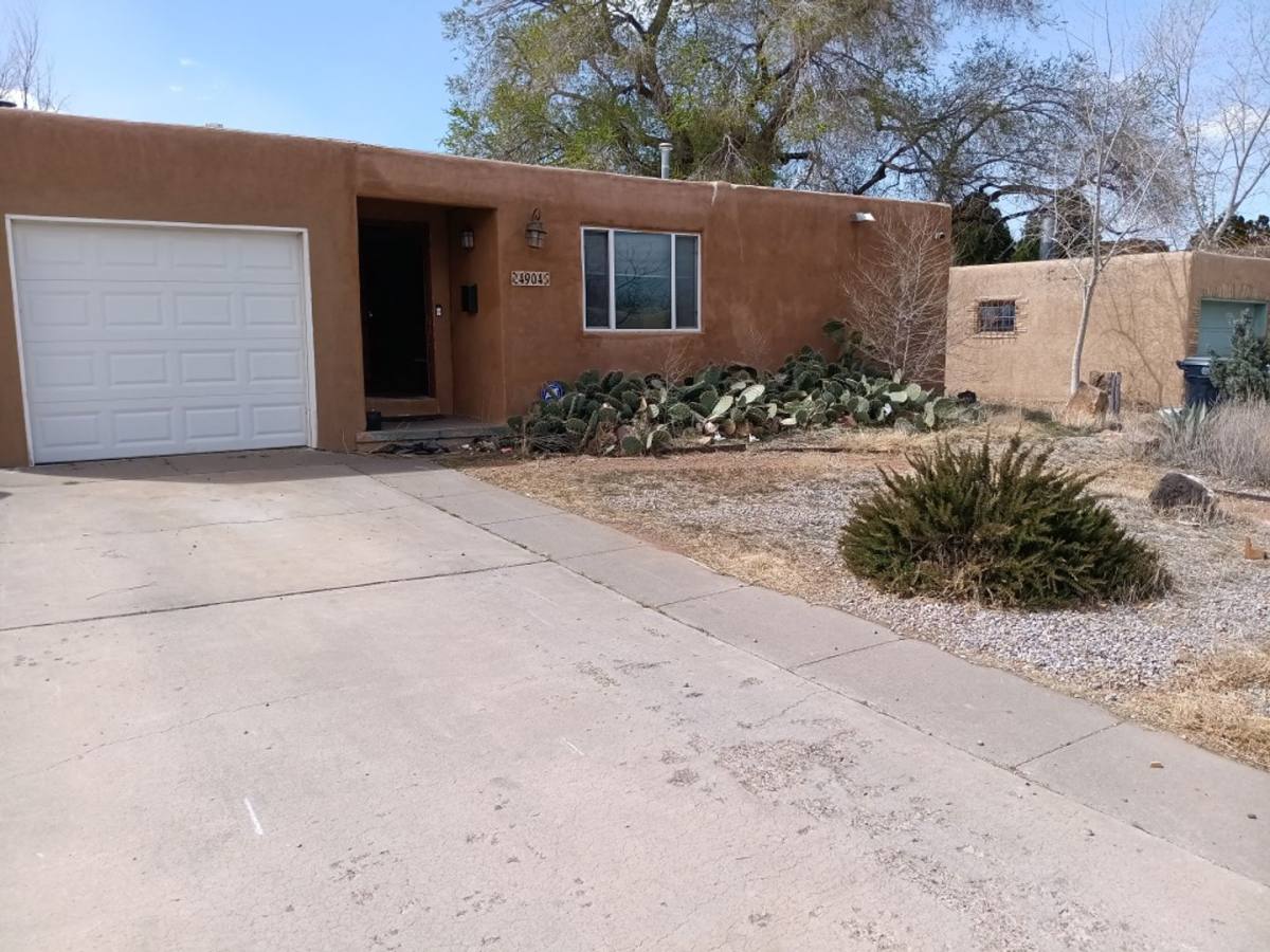 House for rent at 4904 Idlewilde Lane SE, Albuquerque, NM 87108