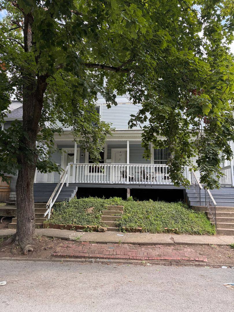 Apartment for rent at 117 Park Ave, New Castle, PA 16101