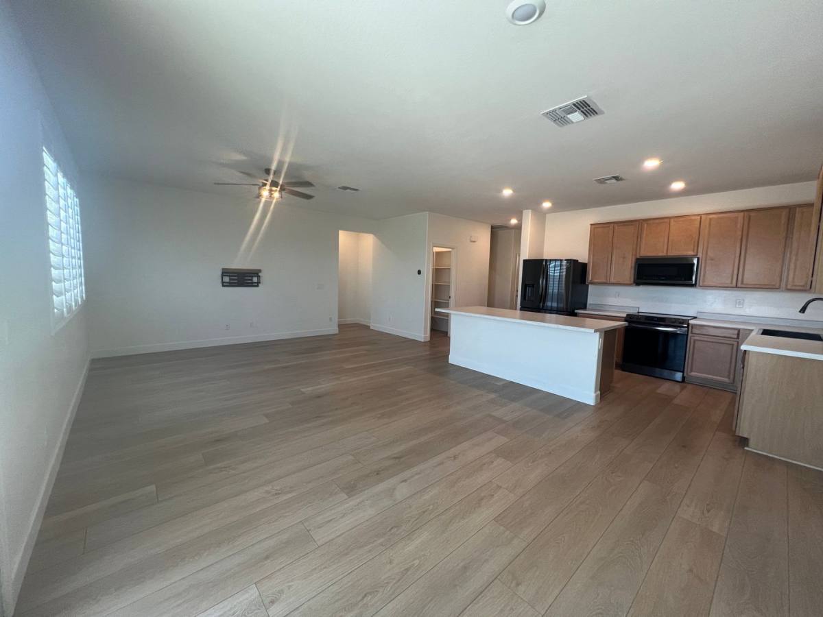 8107 W Lane Ave, Glendale, AZ 85303