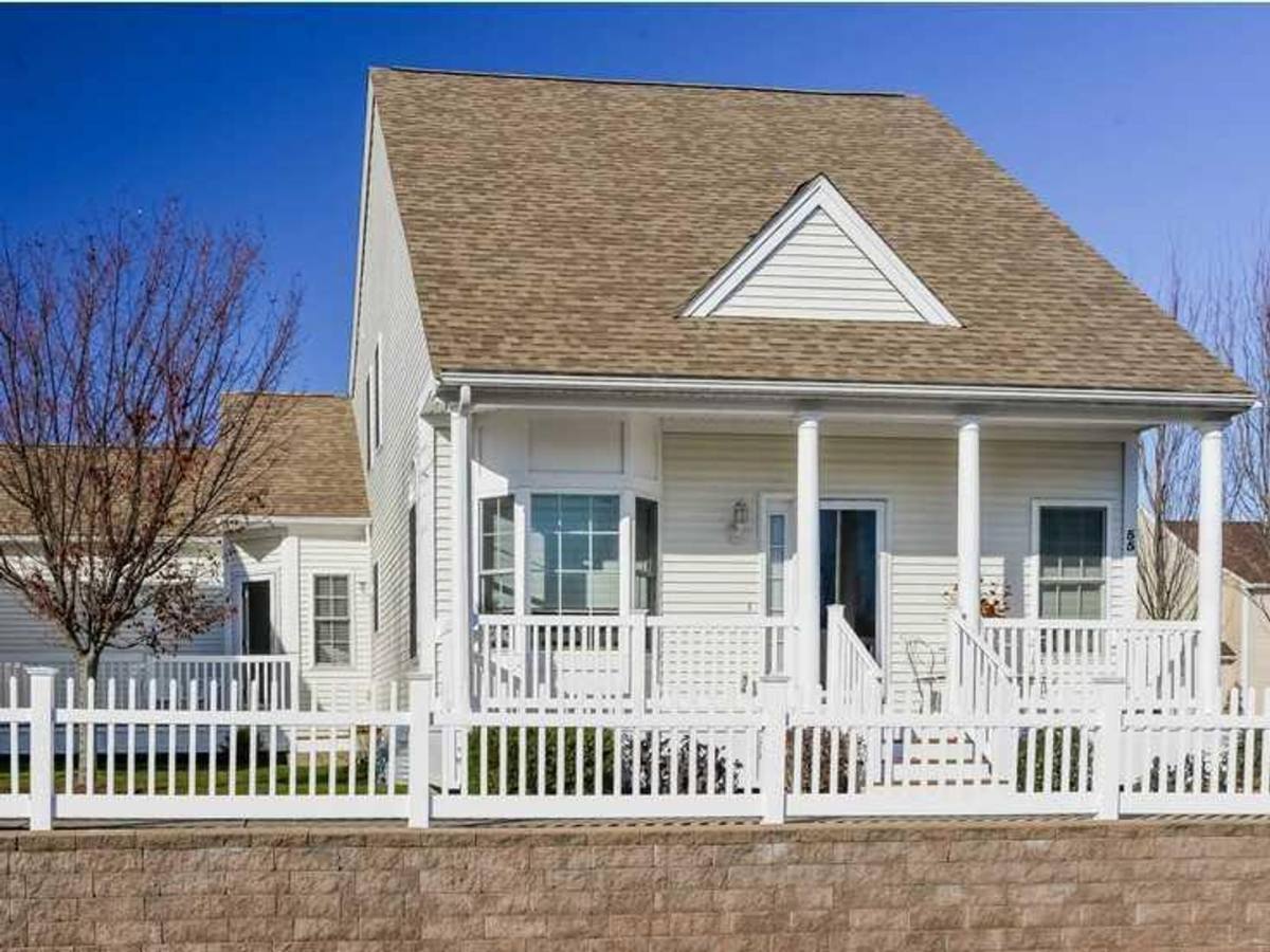 Townhouse for rent at 55 Ashburton Dr, Cranston, RI 02921
