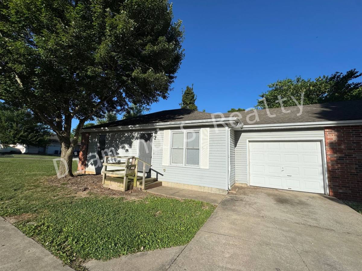 Apartment for rent at 1505 W Rainey St, Ozark, MO 65721