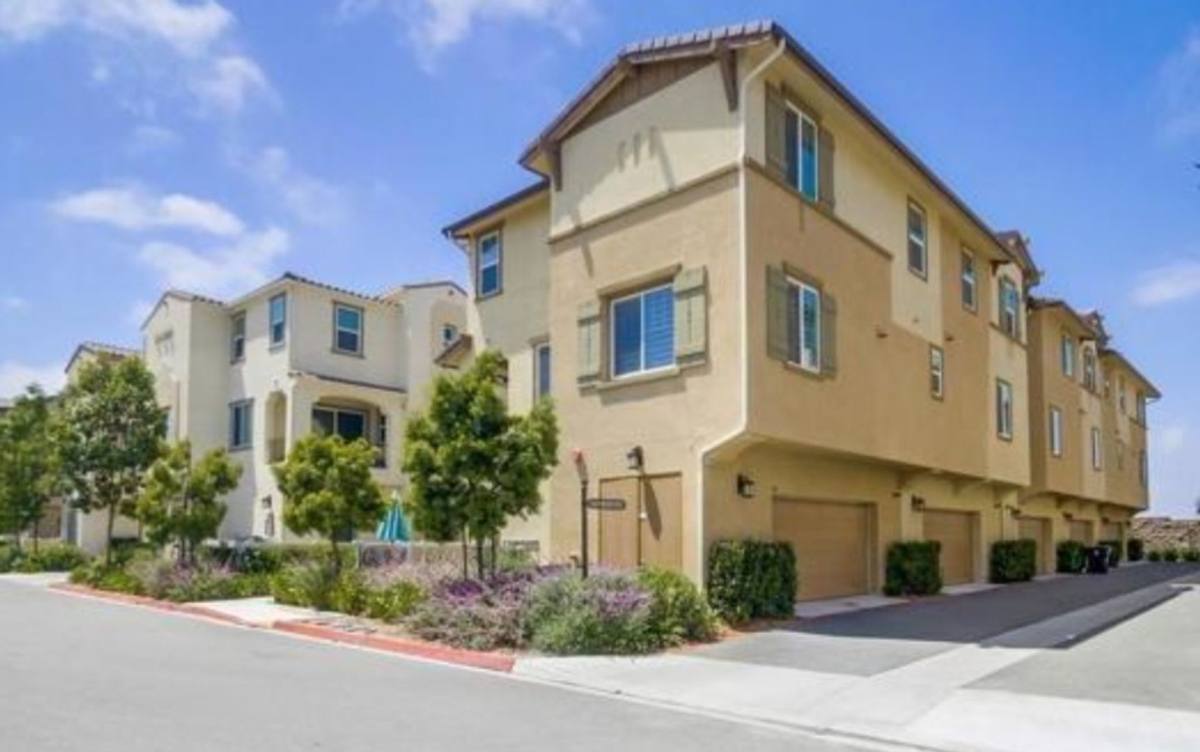 Townhouse for rent at 1594 San Miguelito, San Diego, CA 92154