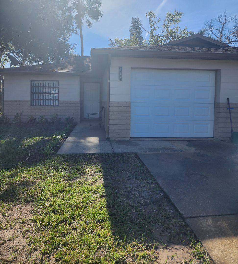 Apartment for rent at 913-915 Boulder Dr, Daytona Beach, FL 32119