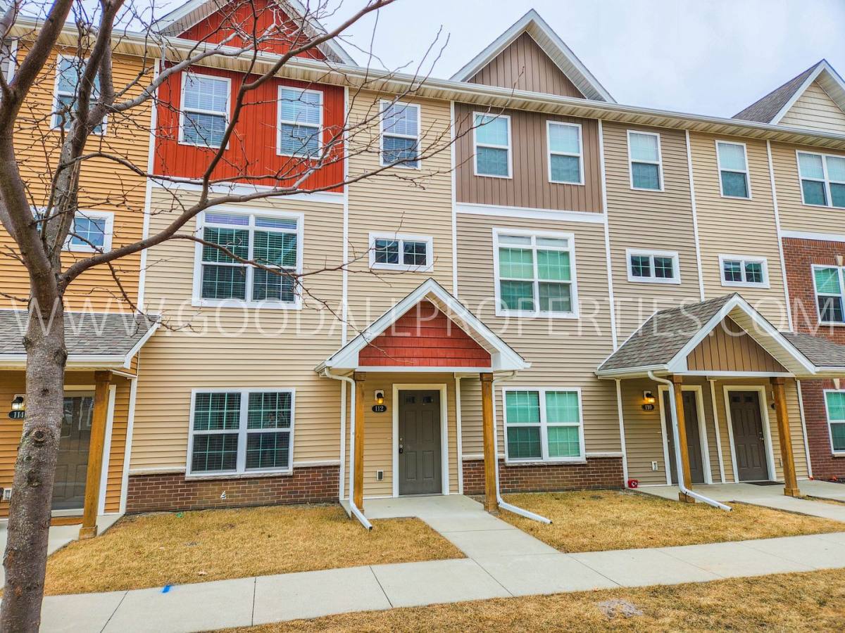 Townhouse for rent at 9120 Greenspire Dr, West Des Moines, IA 50266