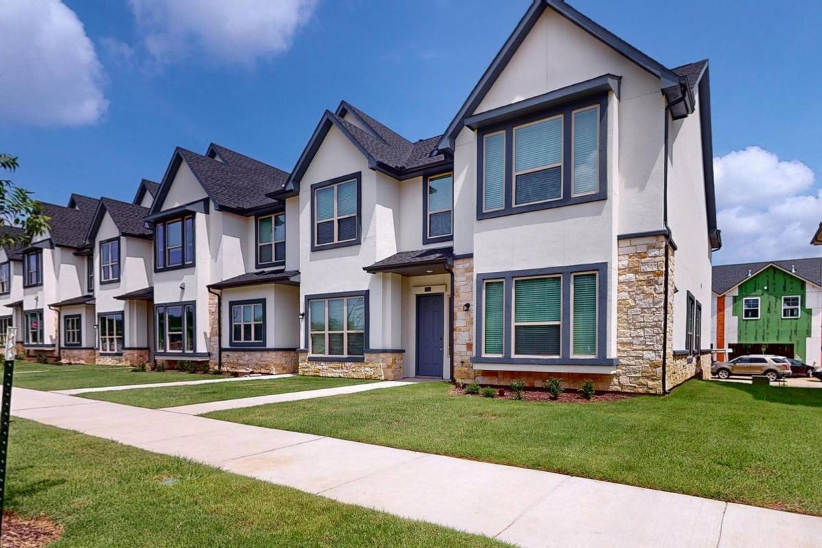 Townhouse for rent at 250 Buck Ridge Dr, Little Elm, TX 75068