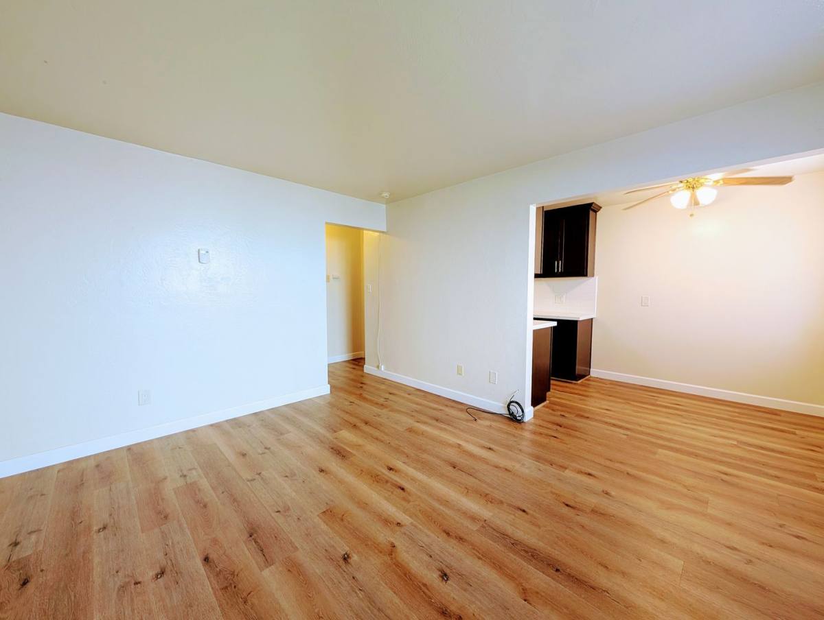 1126 T St, Sacramento, CA 95811