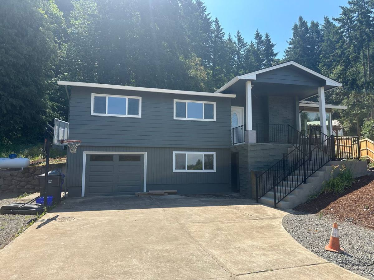 House for rent at 15144 S Victory Rd, Oregon City, OR 97045