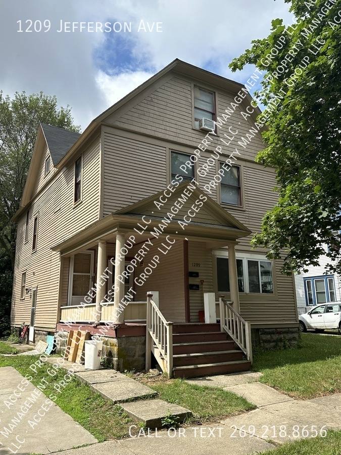 1209 Jefferson Ave, Kalamazoo, MI 49006