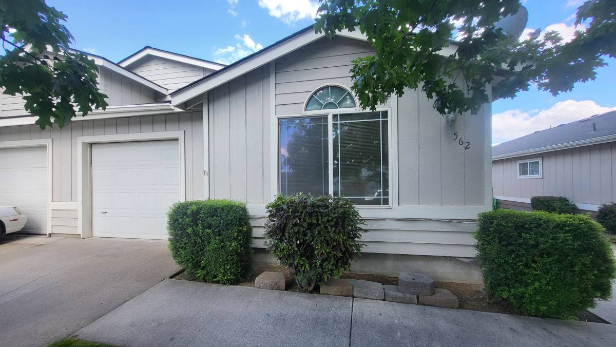 Apartment for rent at 562 NE Negus Loop, Redmond, OR 97756