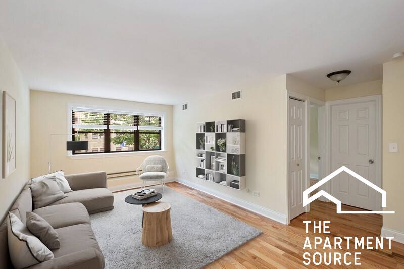 555 W Arlington Place, Chicago, IL 60614