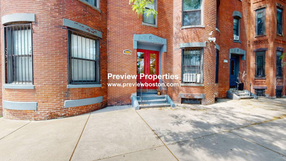 86 Hammond St, Roxbury Crossing, MA 02120