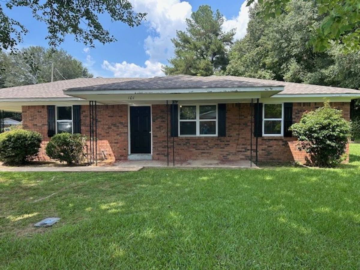 House for rent at 101 Normandy Ave, Batesville, MS 38606