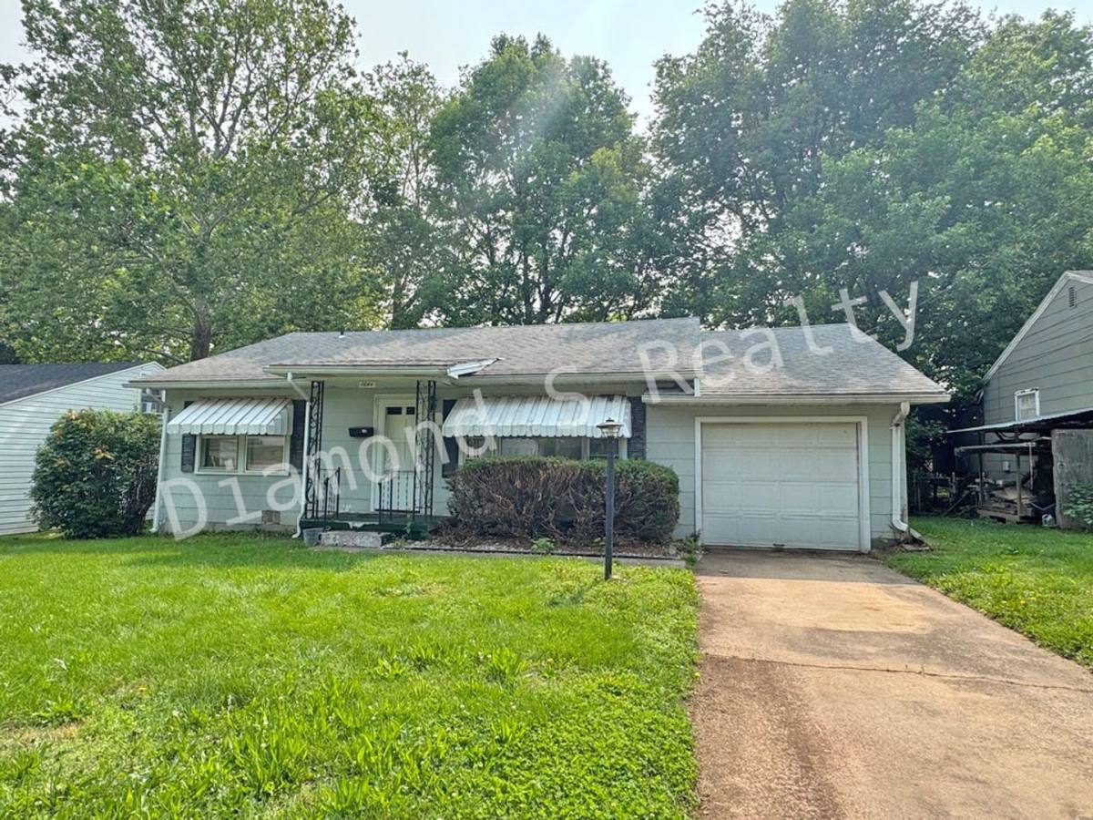 House for rent at 1644 S Weaver Ave, Springfield, MO 65807