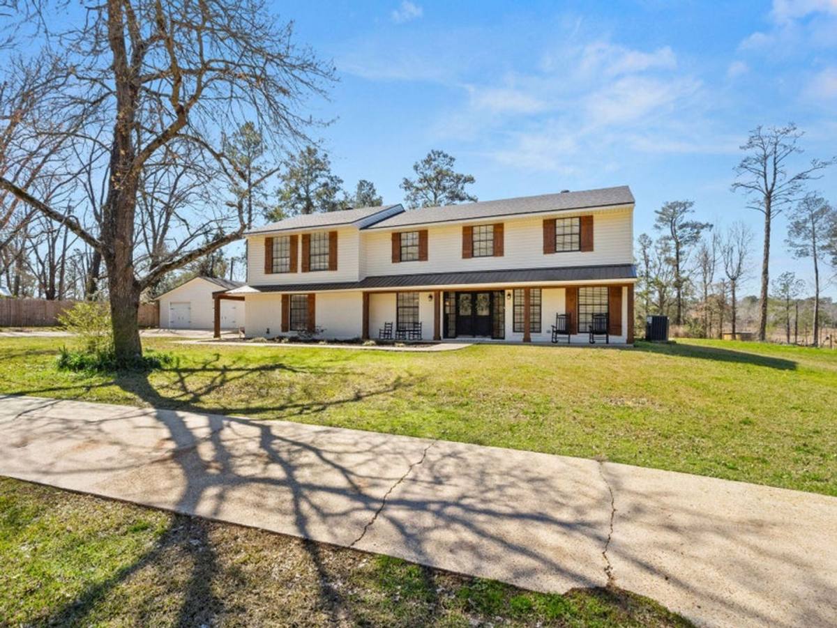 House for rent at 1691 Lake Vernon Rd, Leesville, LA 71446