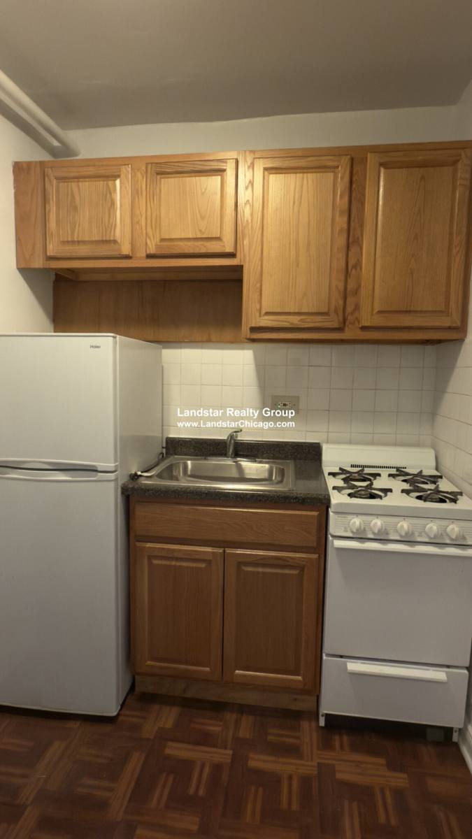 Apartment for rent at 6910 N Ravenswood Ave #1, Chicago, IL 60626