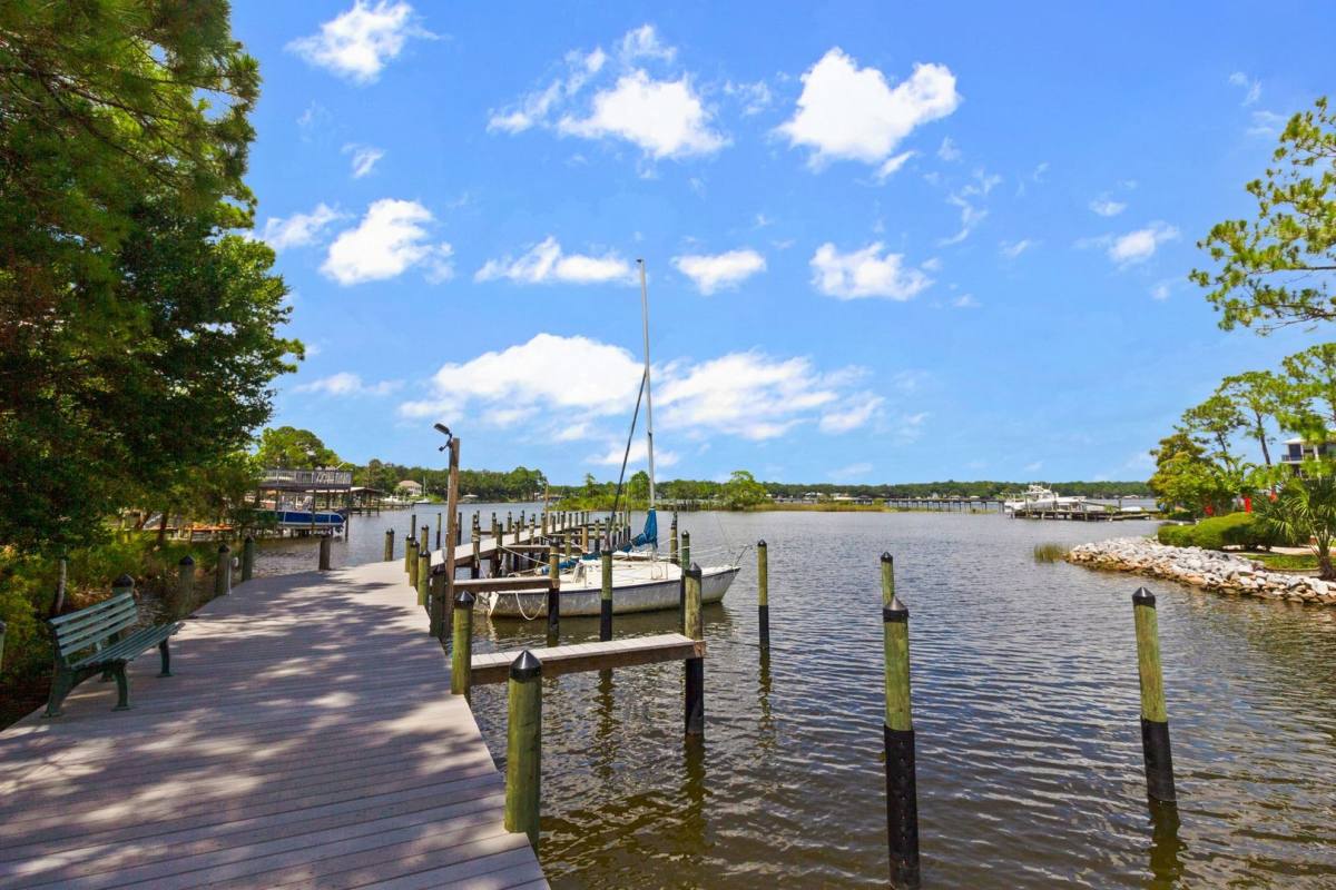 Townhouse for rent at 1801 Valparaiso Blvd, Niceville, FL 32578