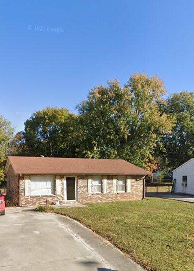 House for rent at 2017 Dellbrook Dr NE, Huntsville, AL 35811