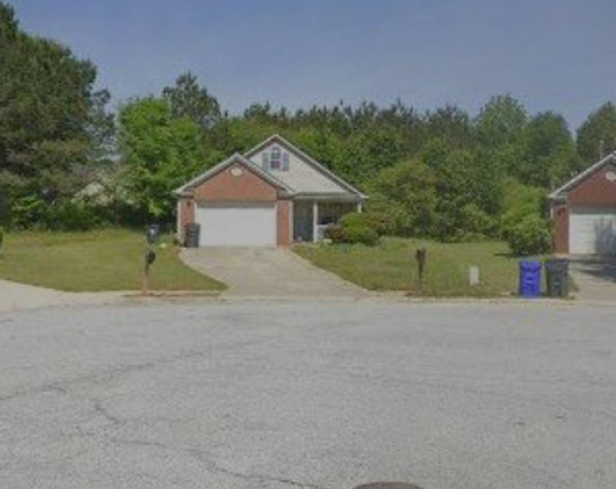 House for rent at 7910 Four Oaks Court, Union City, GA 30291