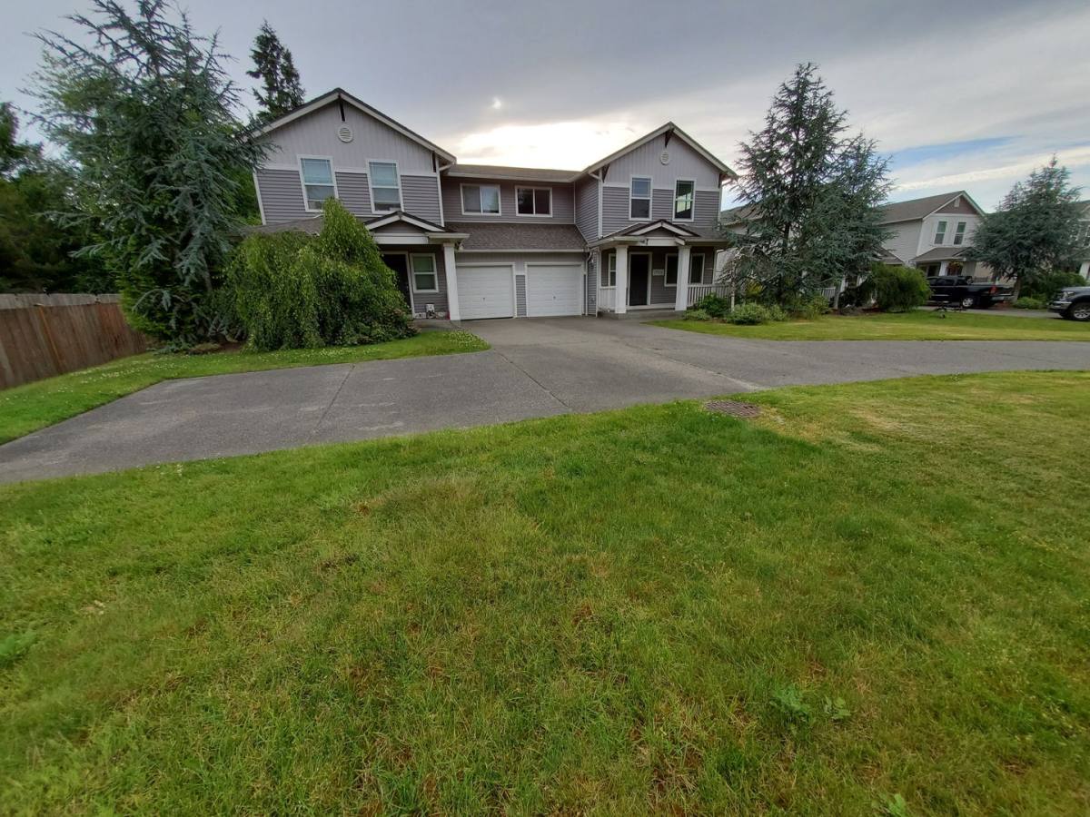 Townhouse for rent at 15524 87th Ave E, Puyallup, WA 98375