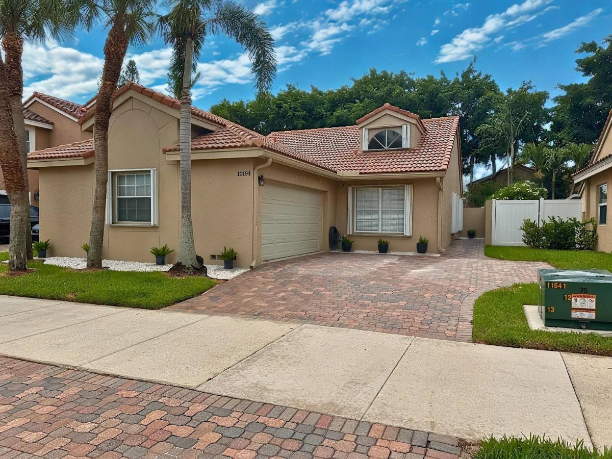 House for rent at 10194 Allegro Dr, Boca Raton, FL 33428
