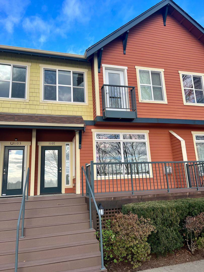 Townhouse for rent at 1107 Campbell Way, Bremerton, WA 98310