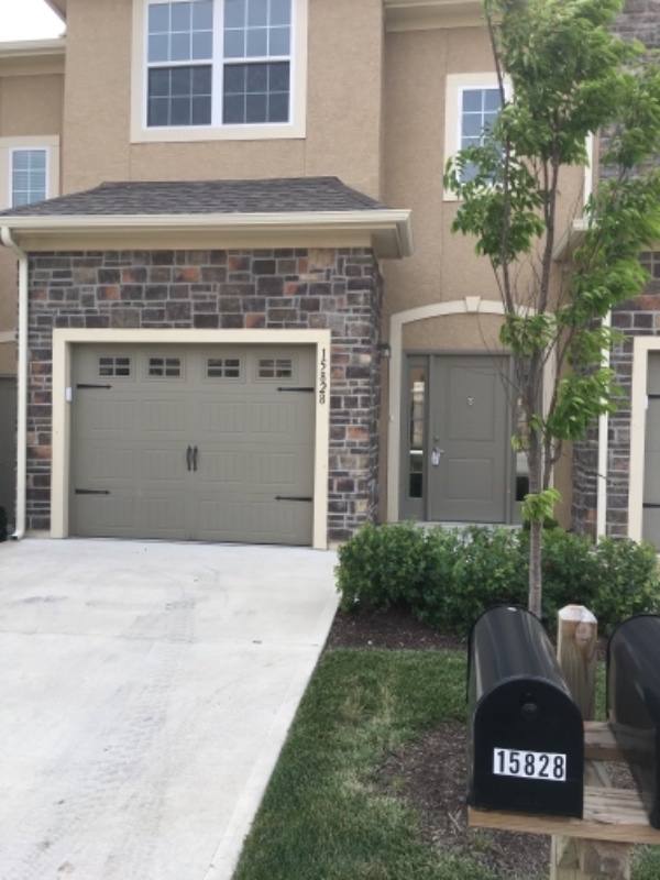 Townhouse for rent at 15828 Valley View Dr, Overland Park, KS 66223