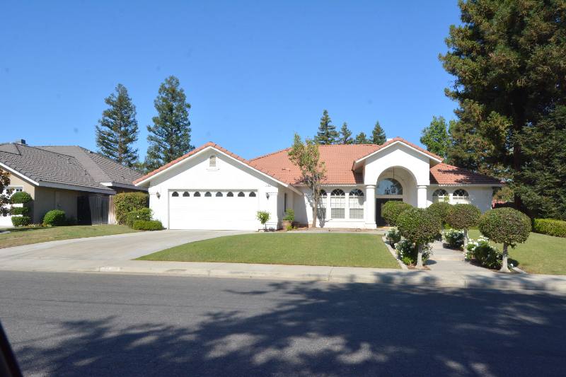 House for rent at 1107 Beckenham Parkway, Bakersfield, CA 93311