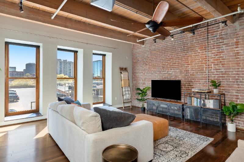 Apartment for rent at 612 Central St #205, Kansas City, MO 64105