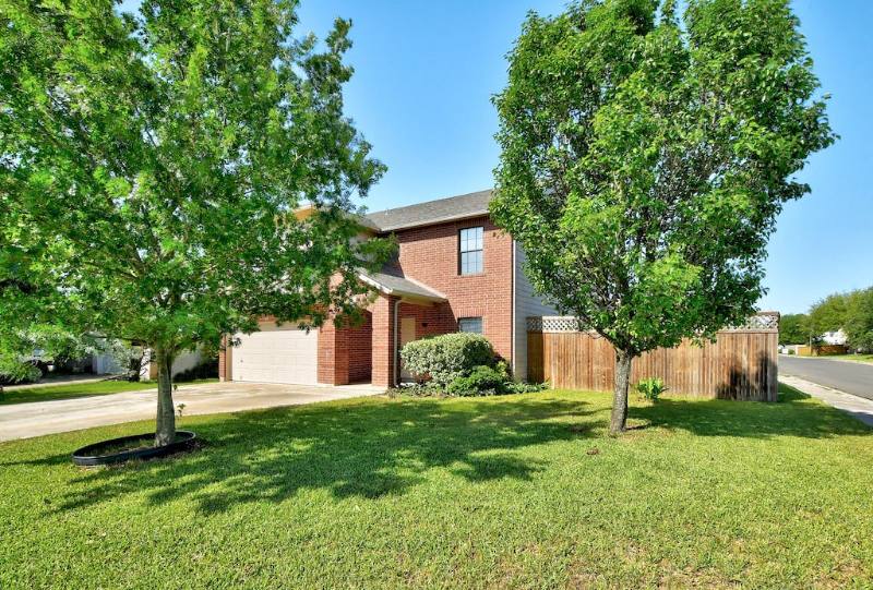 House for rent at 400 Masonwood Dr, Kyle, TX 78640