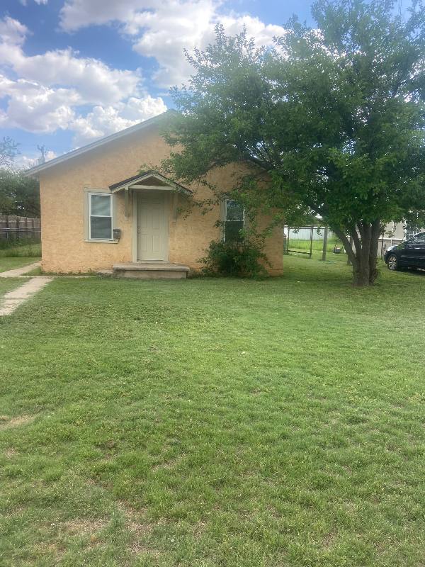 House for rent at 904 8th Ave, Canyon, TX 79015