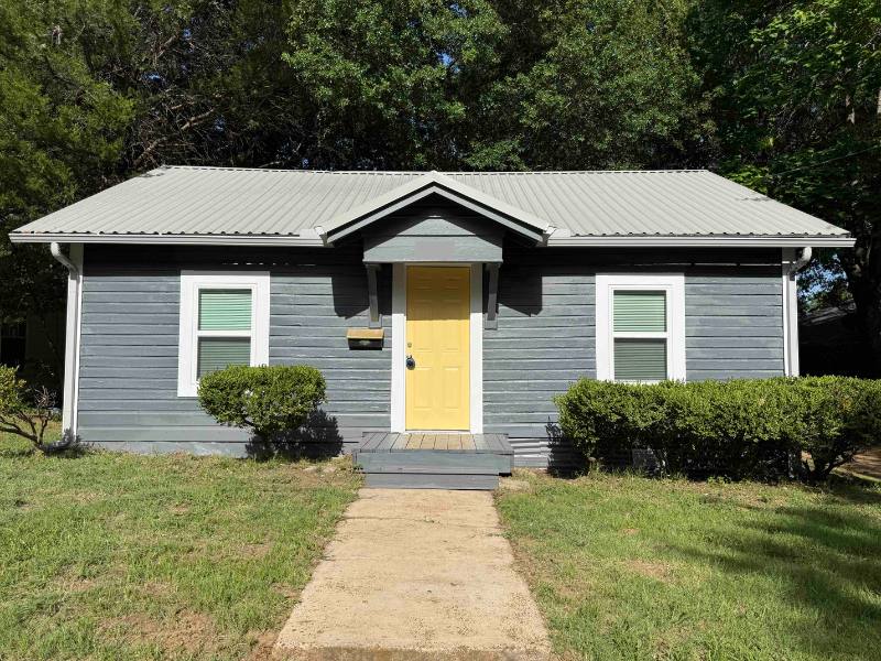 House for rent at 644 9th St SE, Paris, TX 75460