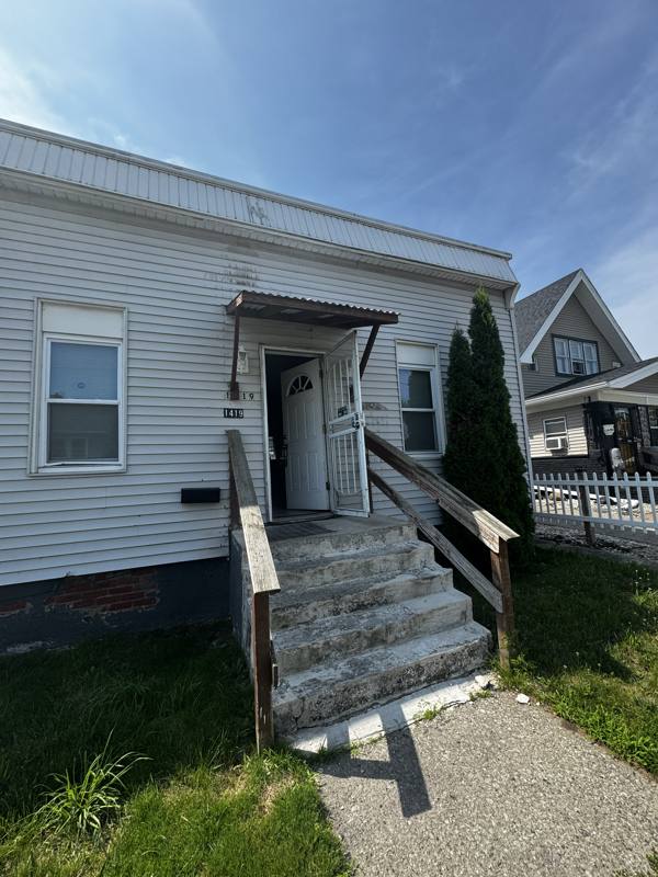 Apartment for rent at 1419 Buckingham St, Toledo, OH 43607