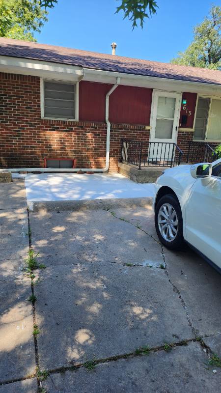 Townhouse for rent at 613 N Lorraine Ave, Wichita, KS 67214