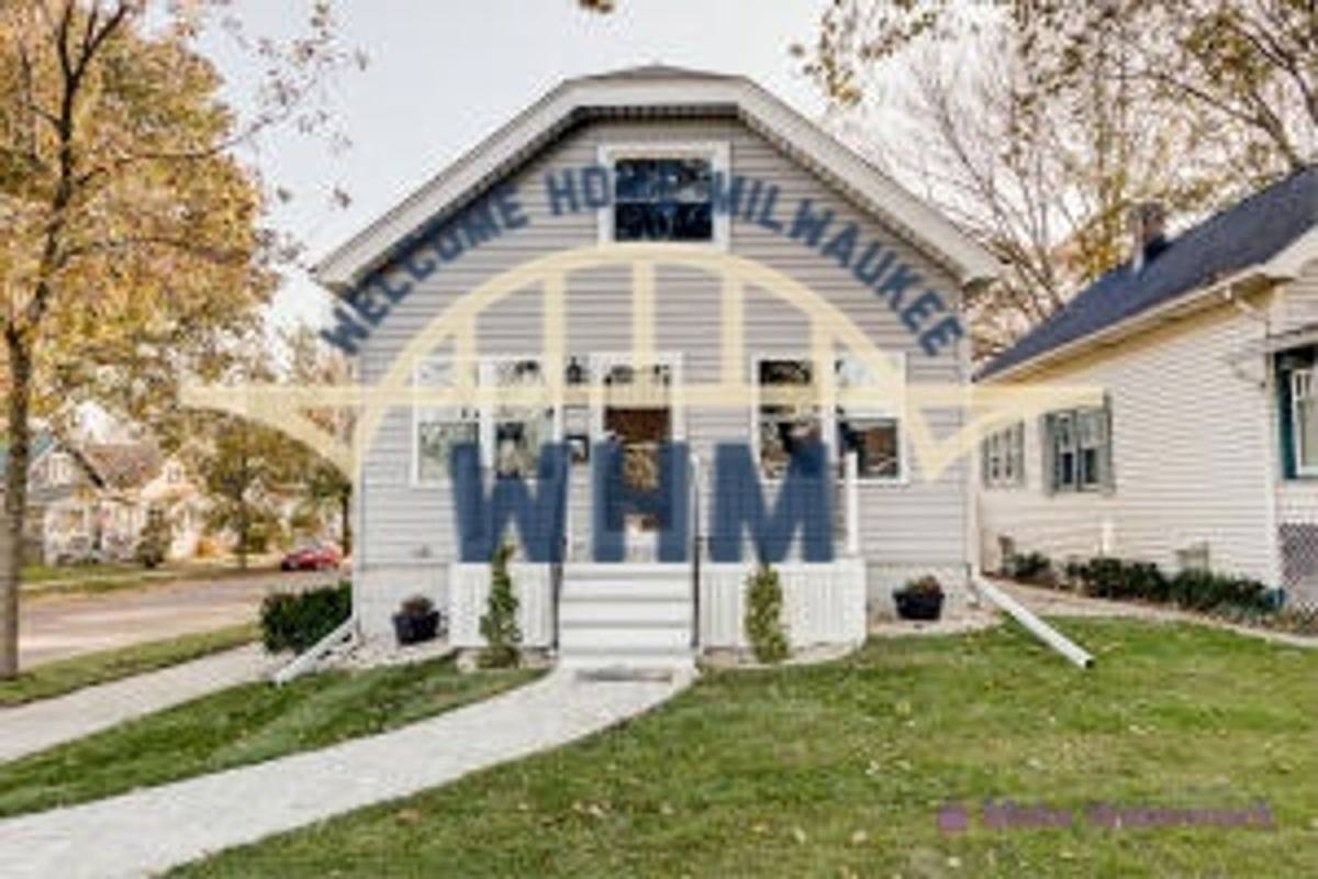 6701 W Dixon St, Milwaukee, WI 53214