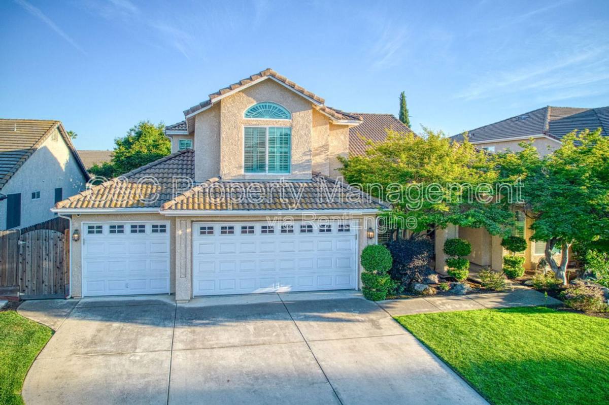 House for rent at 1621 E Ticonderoga Dr, Fresno, CA 93720