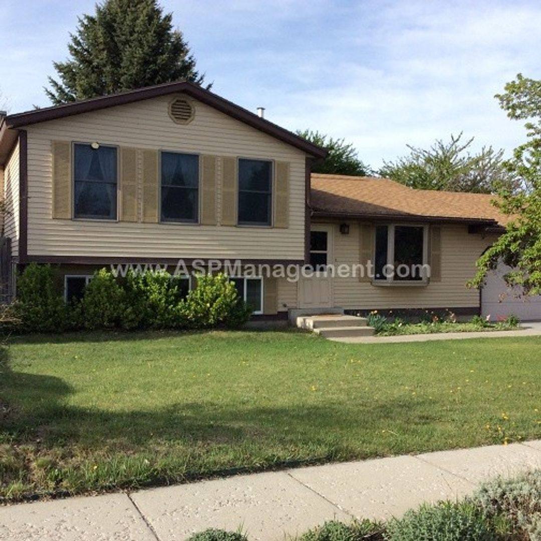 House for rent at 2074 E Newcastle Dr, Sandy, UT 84093