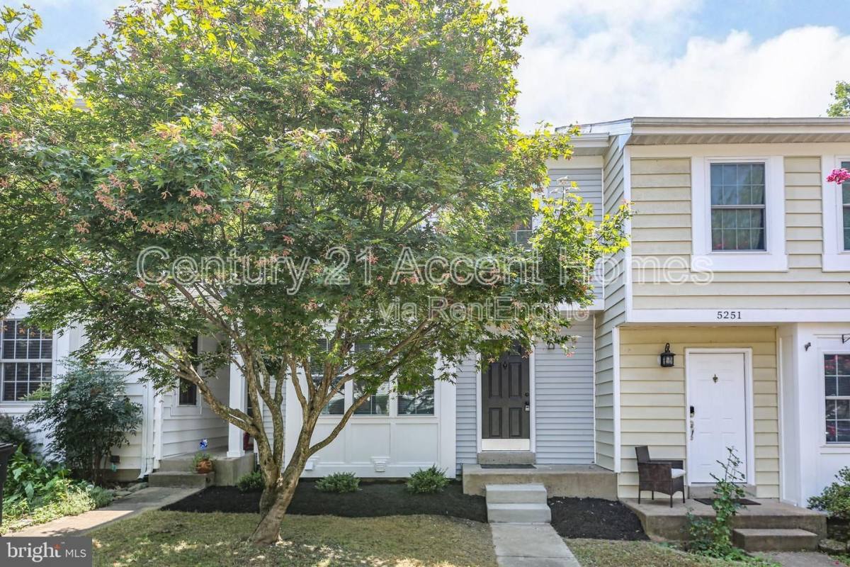 Townhouse for rent at 5249 Spring Branch Blvd, Dumfries, VA 22025