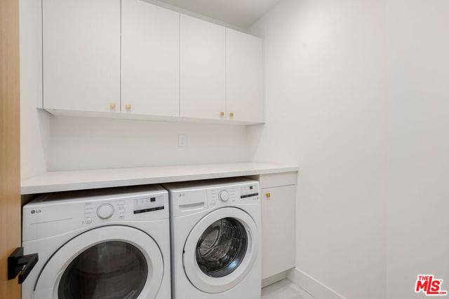 House for rent at 5658 Winnetka Ave, Woodland Hills, CA 91367
