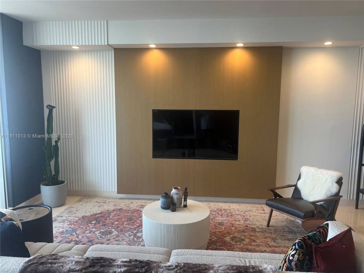 Apartment for rent at 901 Brickell Key Blvd, Miami, FL 33131