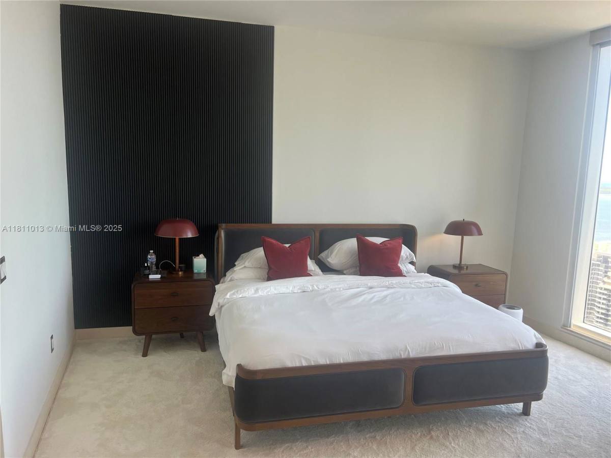 Apartment for rent at 901 Brickell Key Blvd, Miami, FL 33131