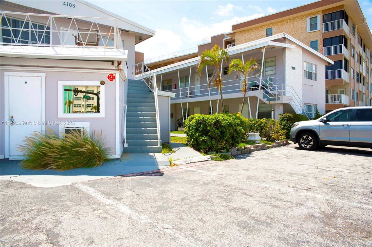 Apartment for rent at 4105 N Ocean Dr #1A, Fort Lauderdale, FL 33308