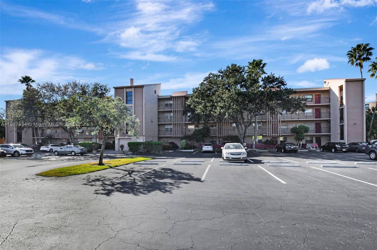 Condo for rent at 7300 Lake Circle Dr #401, Pompano Beach, FL 33063