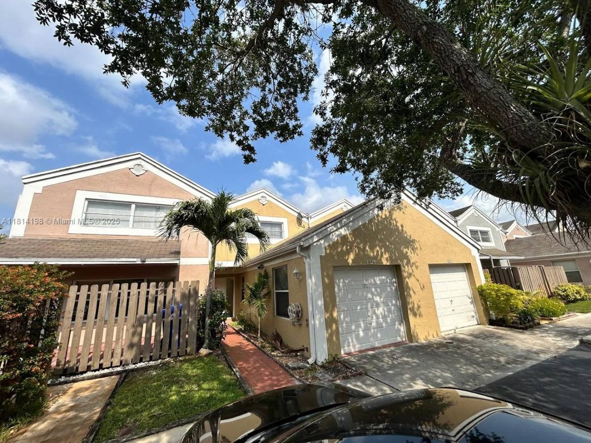 Townhouse for rent at 1325 NW 124th Ave, Hollywood, FL 33026