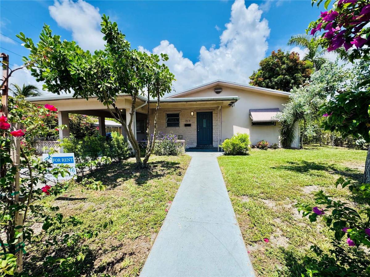 House for rent at 717 NE 10th St #1-2, Hallandale, FL 33009