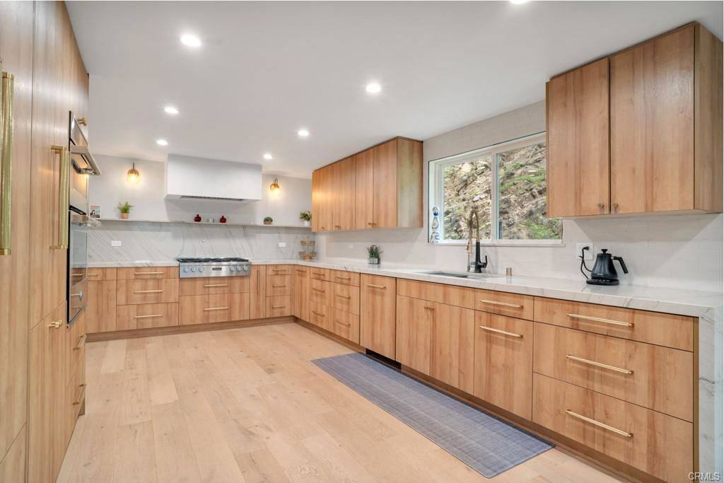 House for rent at 850 Country Club Dr, Burbank, CA 91501