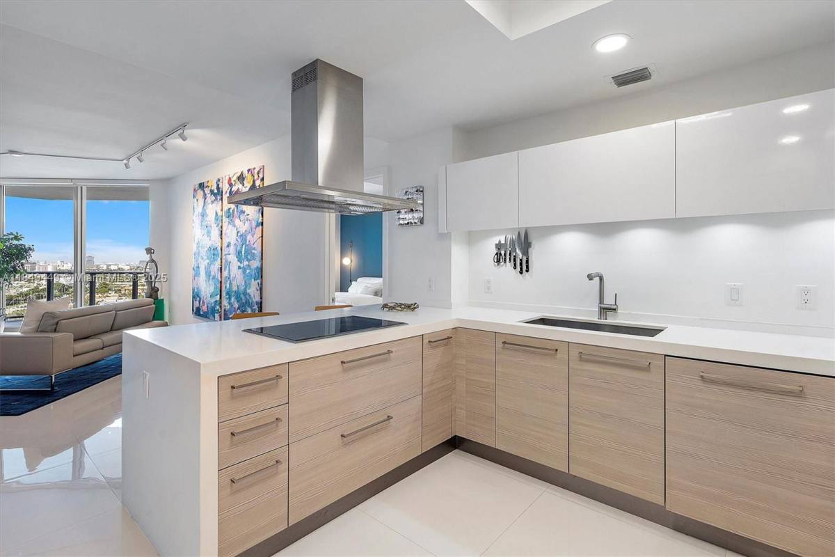 House for rent at 17301 Biscayne Blvd, North Miami Beach, FL 33160