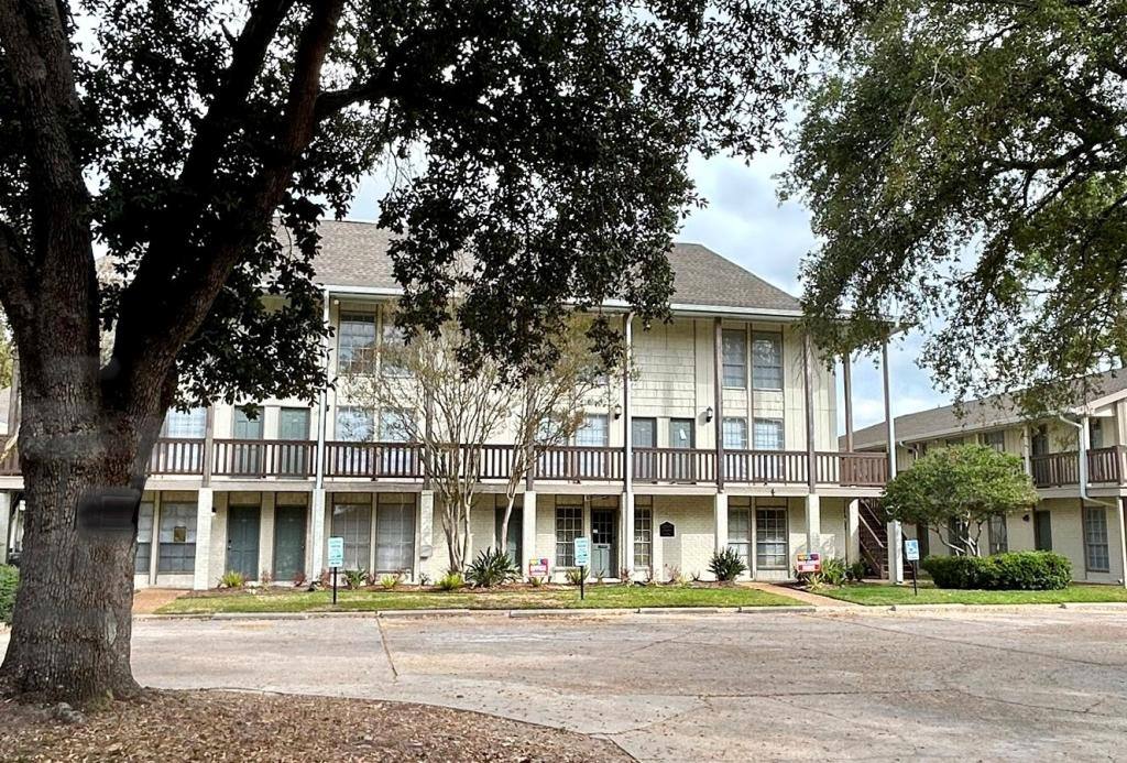 Apartment for rent at 710 W McNeese St #1, Lake Charles, LA 70605