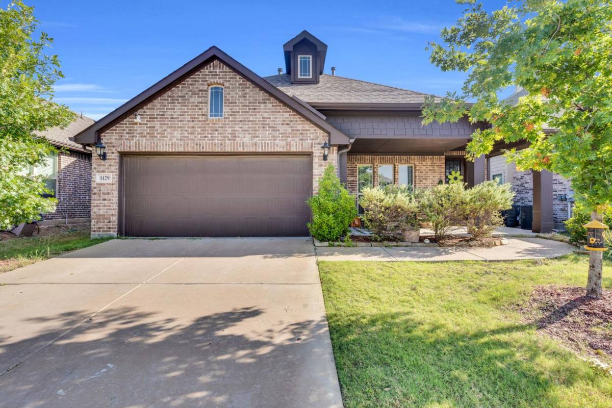 House for rent at 1129 Snowy Owl Dr, Alvarado, TX 76009