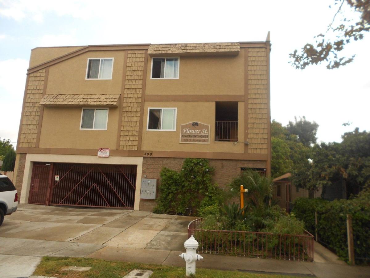 Apartment for rent at 309 S Flower St, Santa Ana, CA 92703